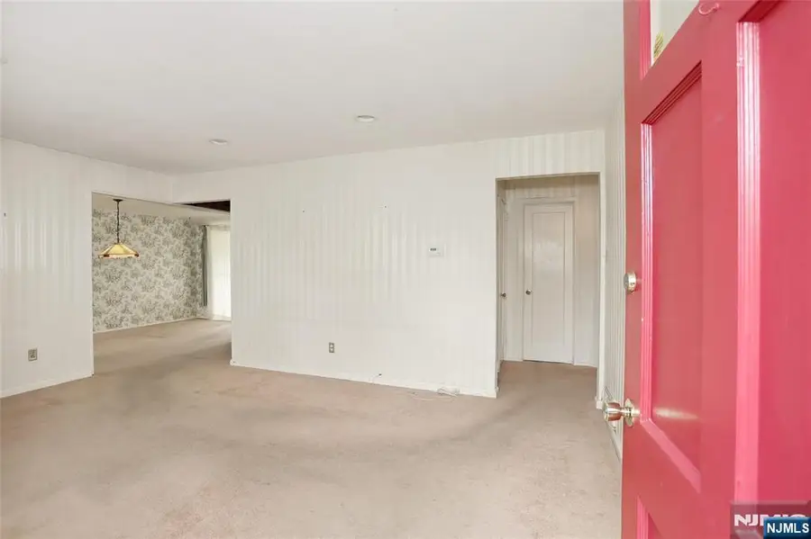 12 Beverly Lane, Waldwick, NJ 07463 - #3