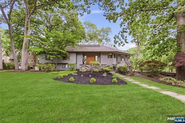 565 Green Lane, River Vale, NJ 07675