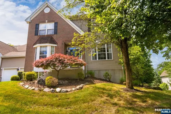11 Queens Lane, Wayne, NJ 07470