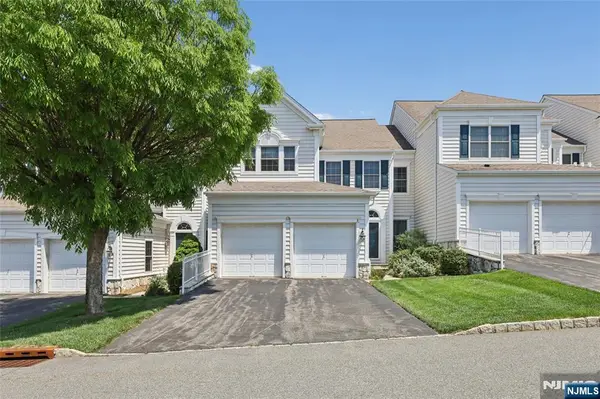 8 Yorktown Lane 704, Totowa, NJ 07512