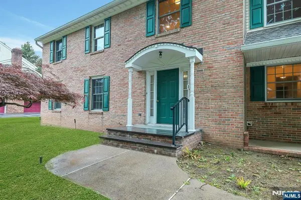 2 Rogers Court, Midland Park, NJ 07432