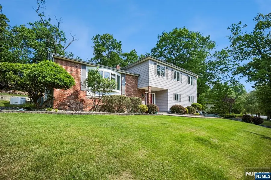 17 Stonewall Drive, Livingston, NJ 07039 - #2