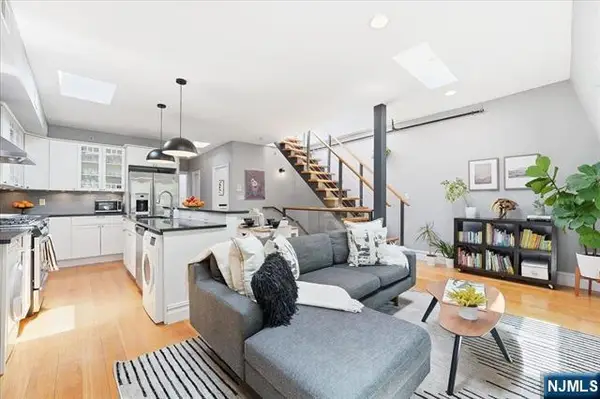 247 2nd Street 3, Jersey City, NJ 07302