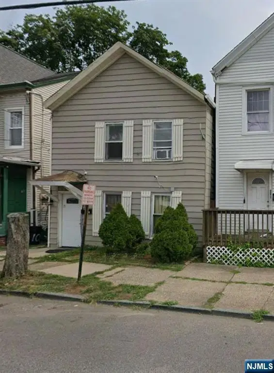8 Kossuth Street, Haledon, NJ 07508
