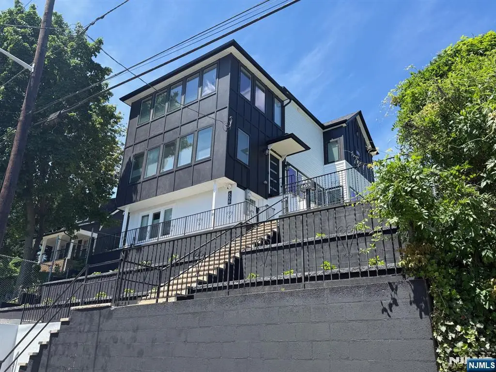 606 5th Street, Carlstadt, NJ 07072 - #1