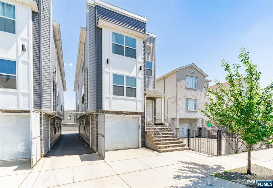 299 N 13th Street, Newark, NJ 07107 - #3