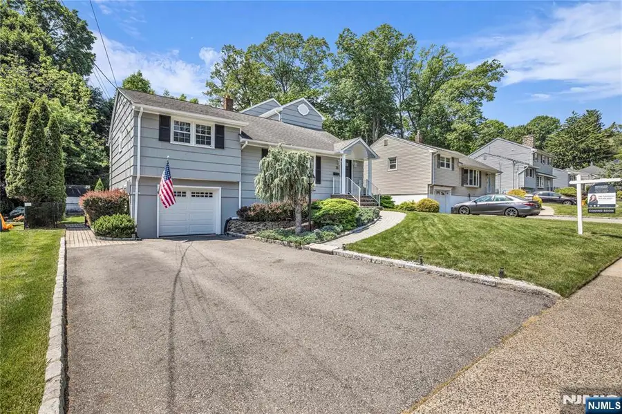35 Old Orchard Court, Cedar Grove, NJ 07009 - #2