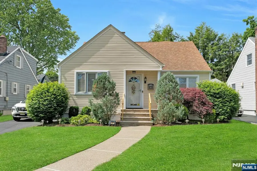 45 W Oldis Street, Rochelle Park, NJ 07662 - #2