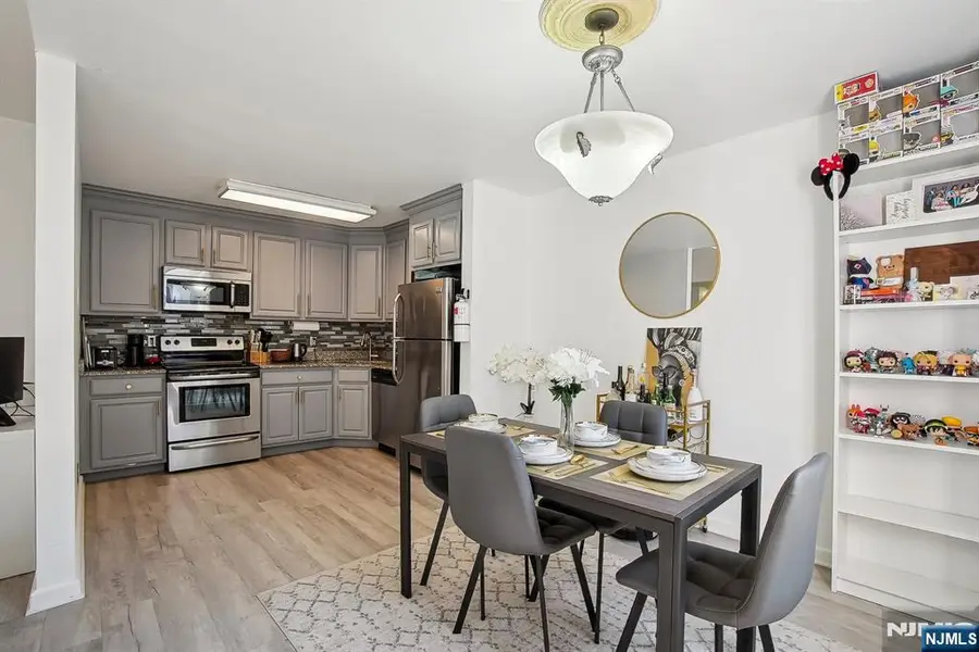 416 68th Street 11, Guttenberg, NJ 07093 - #2