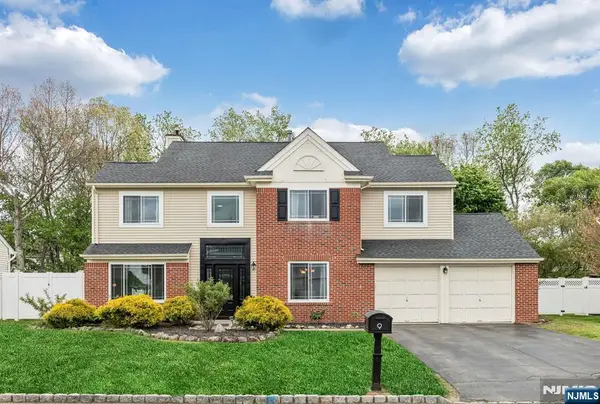 9 Fox Chase Road, Jefferson Township, NJ 07438