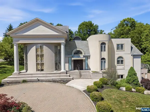 1 Brighton Court, Livingston, NJ 07039