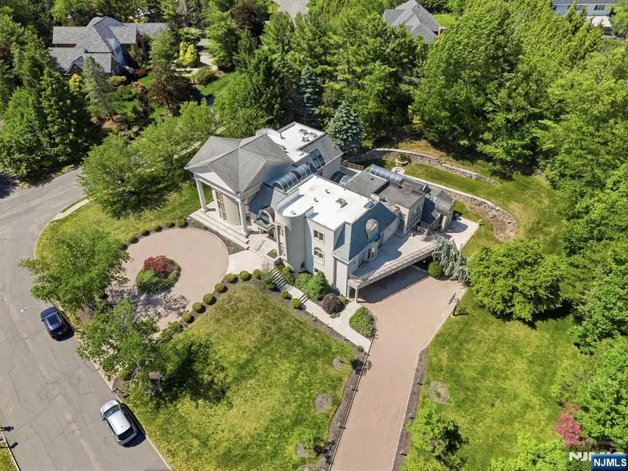 1 Brighton Court, Livingston, NJ 07039 - #3