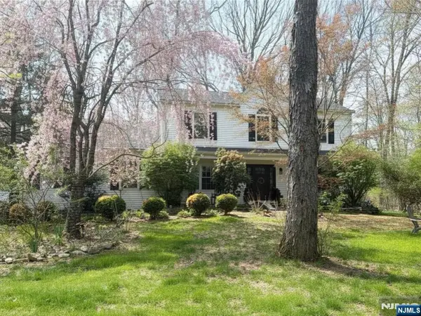 10 Liberty Woods Drive, Liberty, NJ 07838