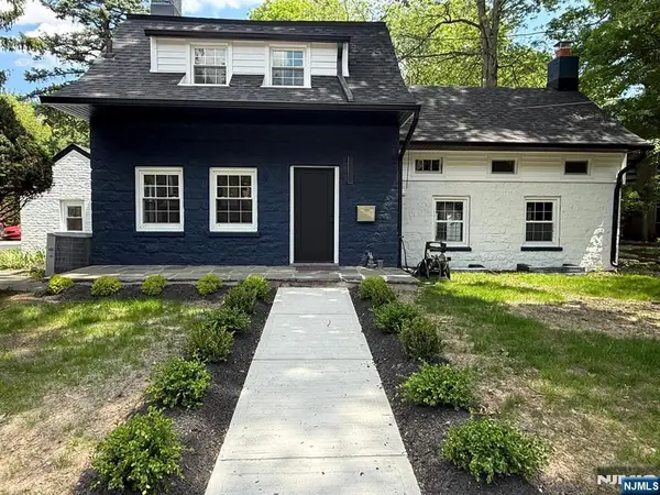 867 River Road, Teaneck, NJ 07666