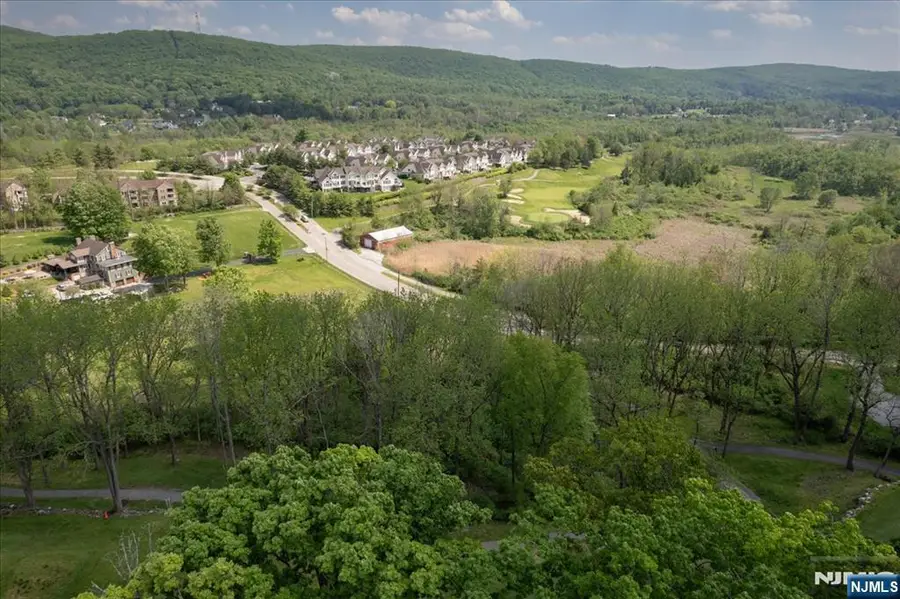 15 Bracken Hill Road, Hamburg, NJ 07419 - #3