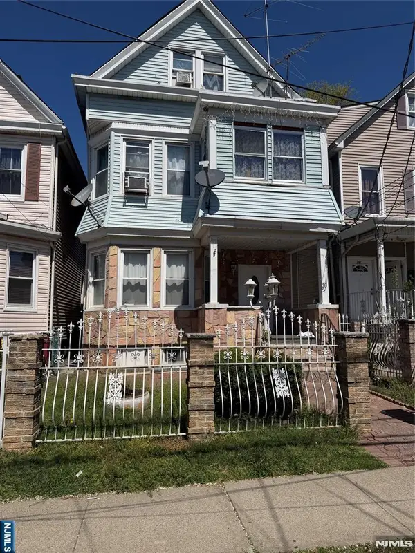 28 Burgess Place, Passaic, NJ 07055