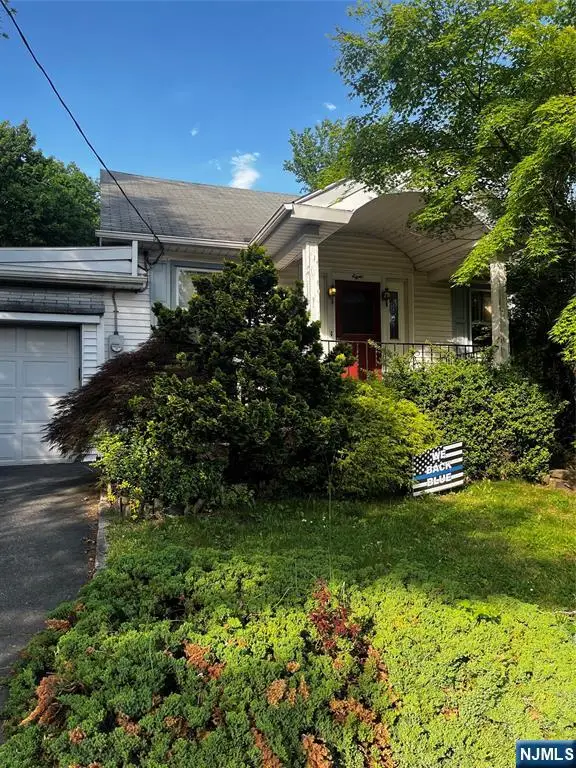 8 Beach Road, Verona, NJ 07044 - #1