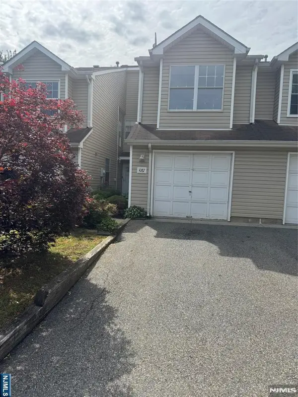 1087 Oakcroft Lane, Franklin, NJ 08873