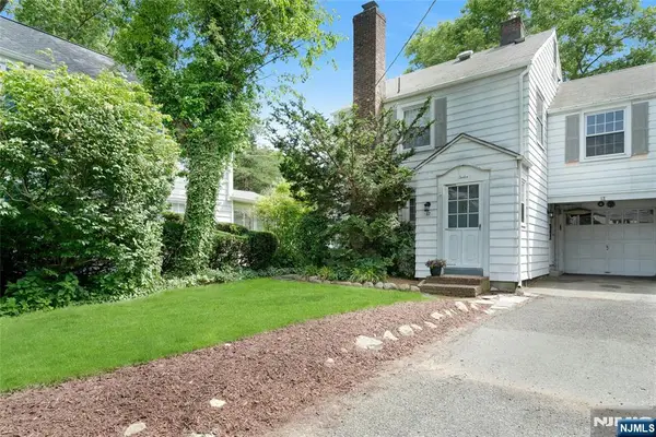 12 Bancroft Place, Fair Lawn, NJ 07410