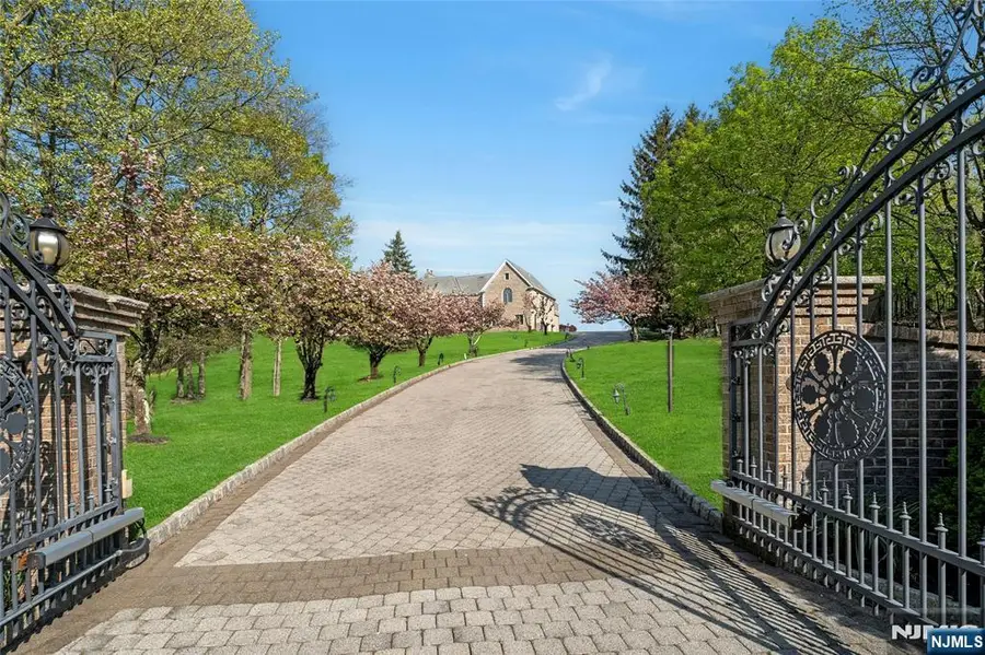 24 Club Way, Cedar Grove, NJ 07009 - #2