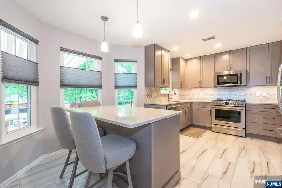 11 Burnham Drive, Pompton Plains, NJ 07444 - #2
