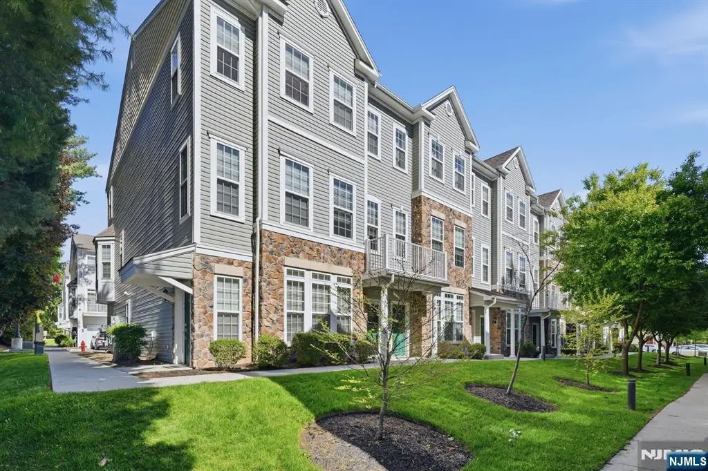 13 Dahlia Lane, Garfield, NJ 07026 - #1