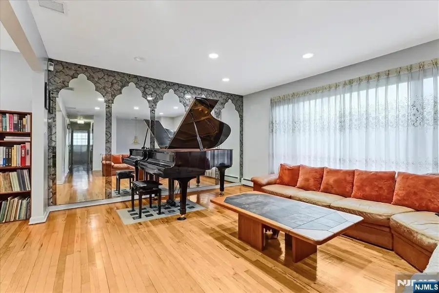 9 Arthur Terrace, Livingston, NJ 07039 - #2