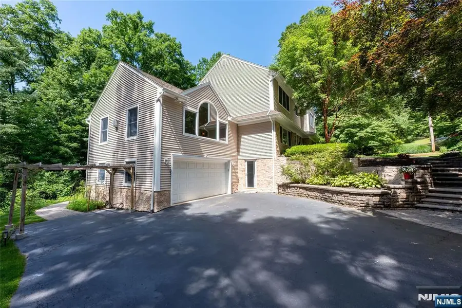 66 Glasgow Terrace, Mahwah, NJ 07430 - #3
