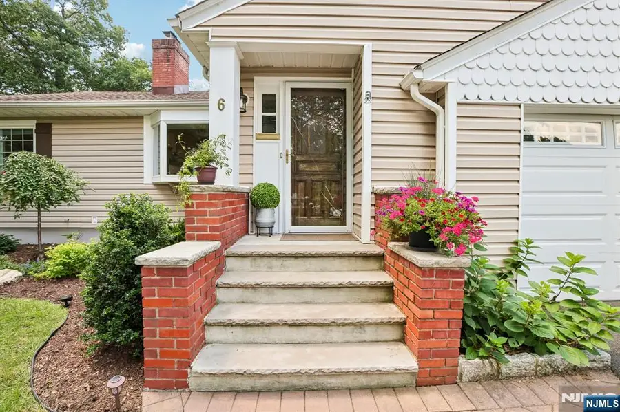 6 Garden Court, Ho Ho Kus, NJ 07423 - #3