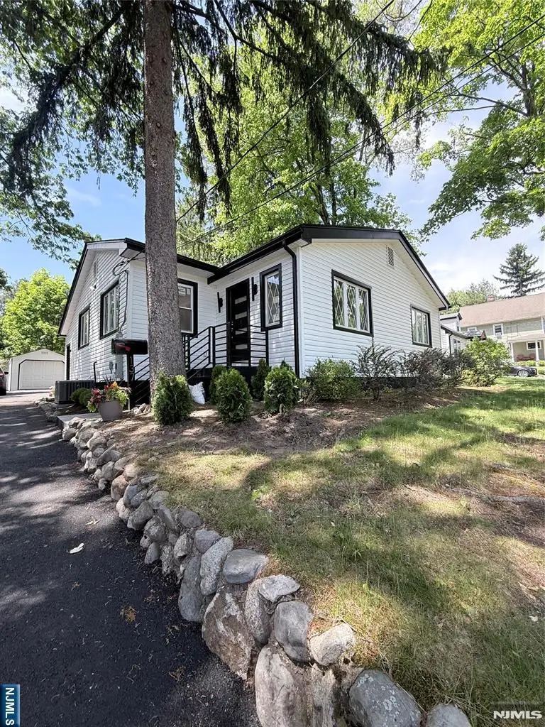 137 Myrtle Avenue, Allendale, NJ 07401 - #2