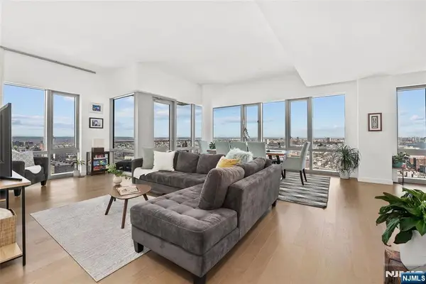 75 Park Lane PH-3701, Jersey City, NJ 07310
