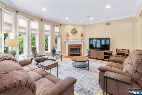 103 Hudson Cove, Edgewater, NJ 07020