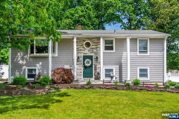 42 Summit Road, Jefferson Township, NJ 07438