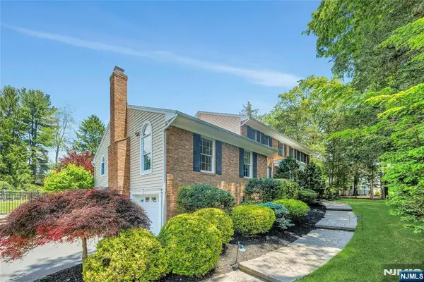 980 Briarwoods Road, Franklin Lakes, NJ 07417