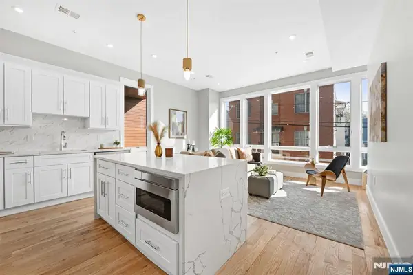 126 De Kalb Avenue 2, Jersey City, NJ 07306