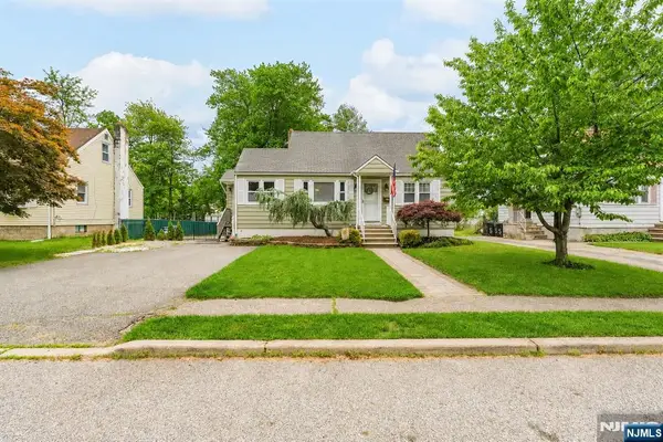 3 Roy Avenue, Bloomingdale, NJ 07403
