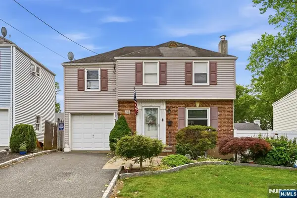 32 Lerome Place, Teaneck, NJ 07666