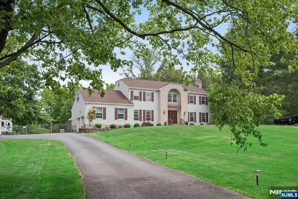 5 Glen Ridge Drive, Washington Township, NJ 07853