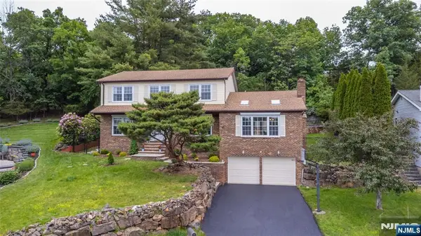 12 Rene Court, Wayne, NJ 07470