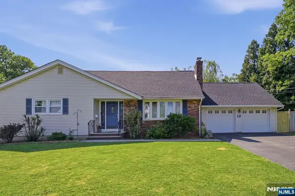 10 Happel Court, Scotch Plains, NJ 07076