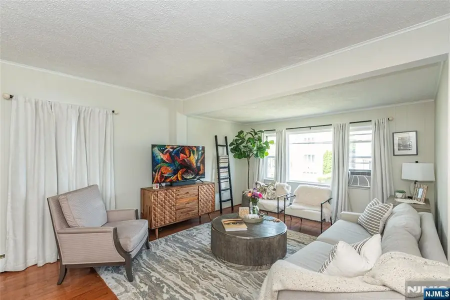 118 Hamilton Avenue, Hasbrouck Heights, NJ 07604 - #3