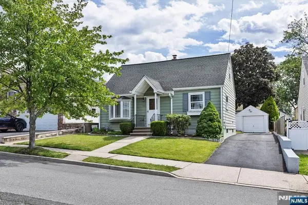 364 Roosevelt Avenue, Lyndhurst, NJ 07071