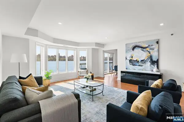 202 Adams Court, Edgewater, NJ 07020