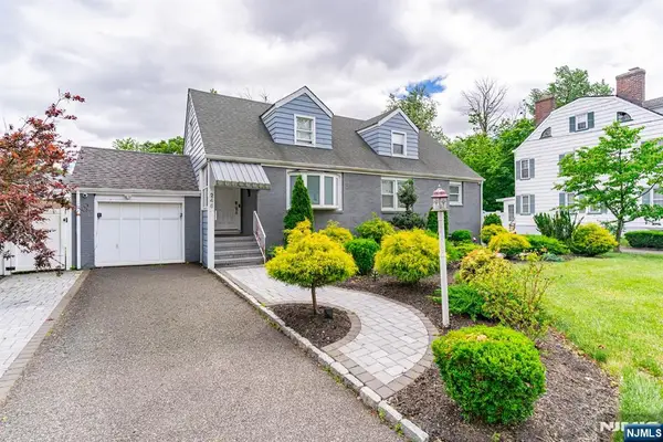 246 E 2nd Avenue, Roselle, NJ 07203