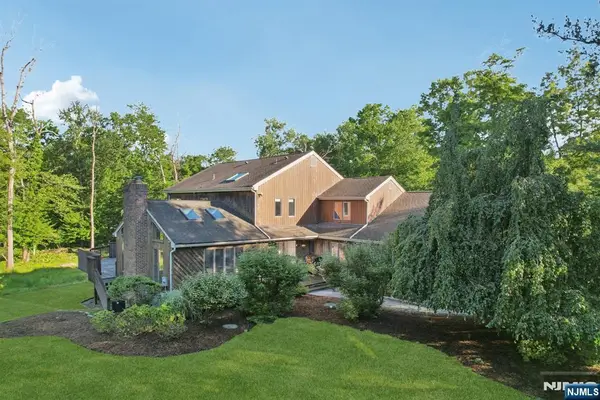 22 W Iron Latch, Upper Saddle River, NJ 07458