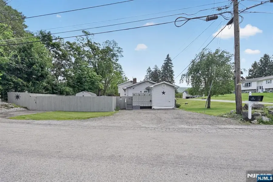 16 Clover Lane, Glenwood, NJ 07418 - #3