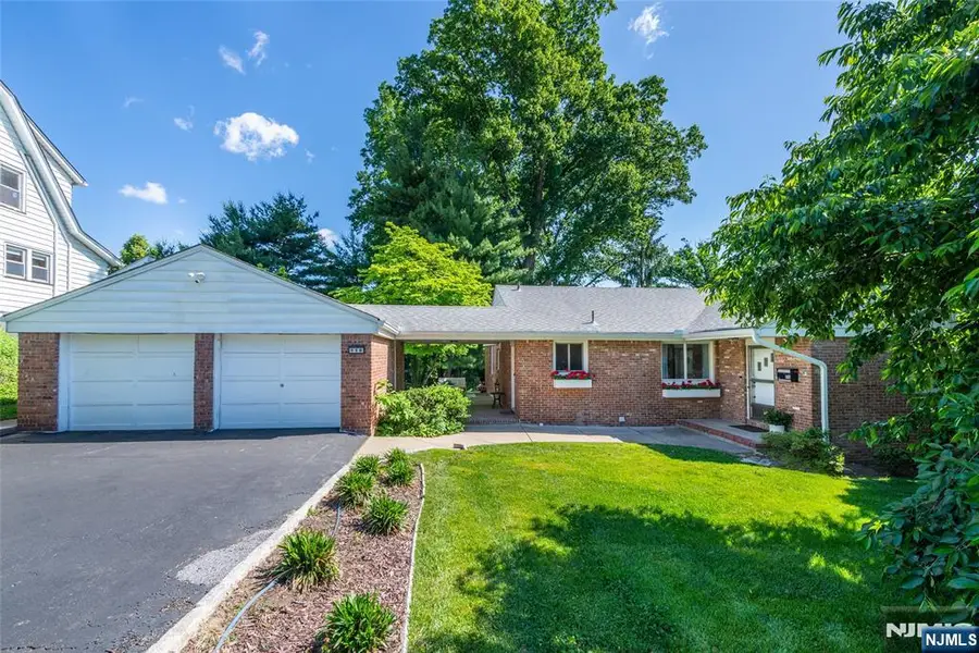 110 Woodlawn Avenue, Clifton, NJ 07013 - #3