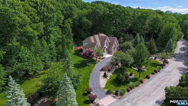 26 Stonehedge Drive, Hardyston, NJ 07460