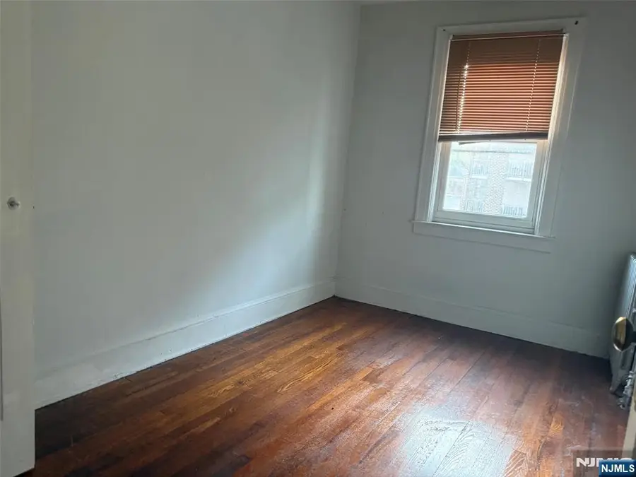 516 Anderson Avenue, Cliffside Park, NJ 07010 - #3