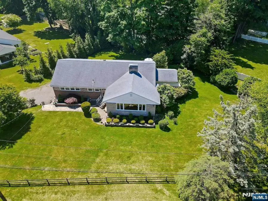 10 Shaw Road, Woodcliff Lake, NJ 07677 - #3